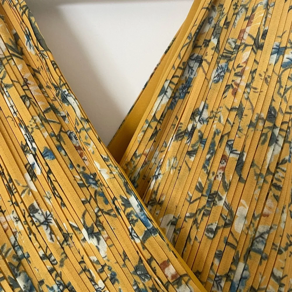 Summer yellow floral dress from Lulus - Picture 5 of 5